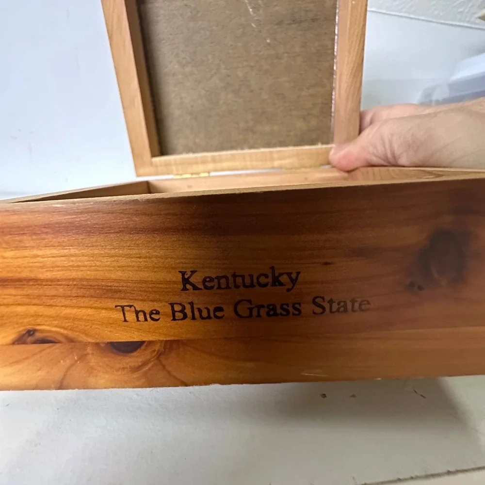 Vintage Kentucky Cedar Wood Wolf Trinket Box Souvenir Howling Wolves Nature Art